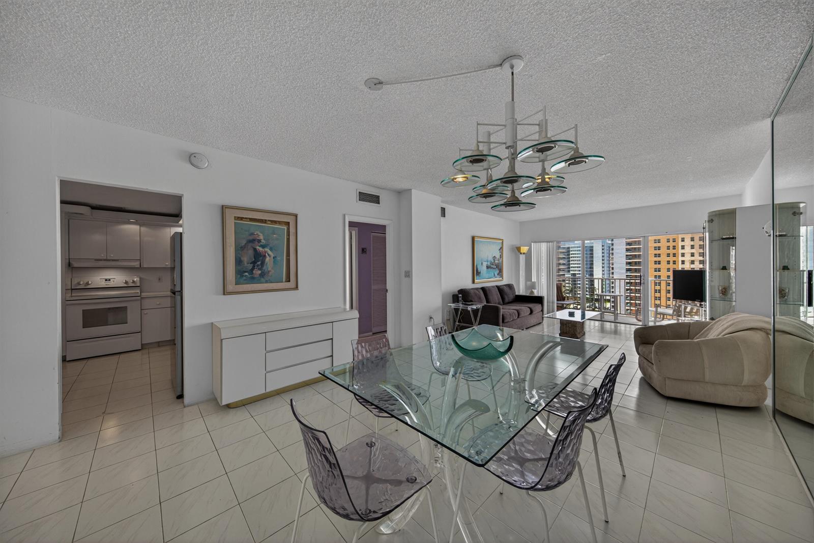 Ver detalles 10b 1 / 870 sq. ft. $ 2026-07-07 0 foto