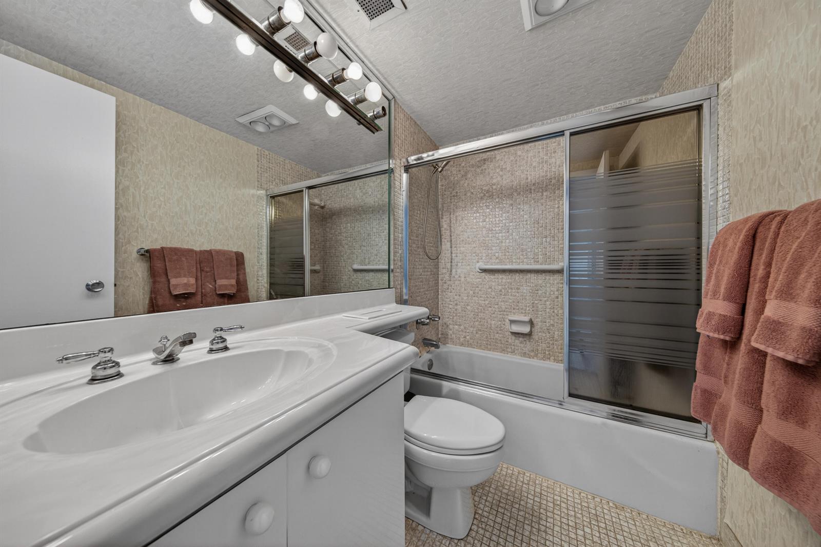 Ver detalles 10b 1 / 870 sq. ft. $ 2026-07-07 0 foto