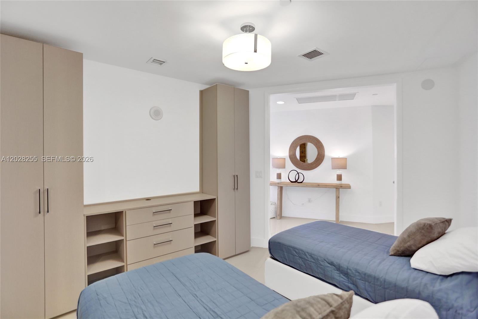 See details 2807 3 / 3 2106 sq. ft. $ 2026-05-31 0 Photo