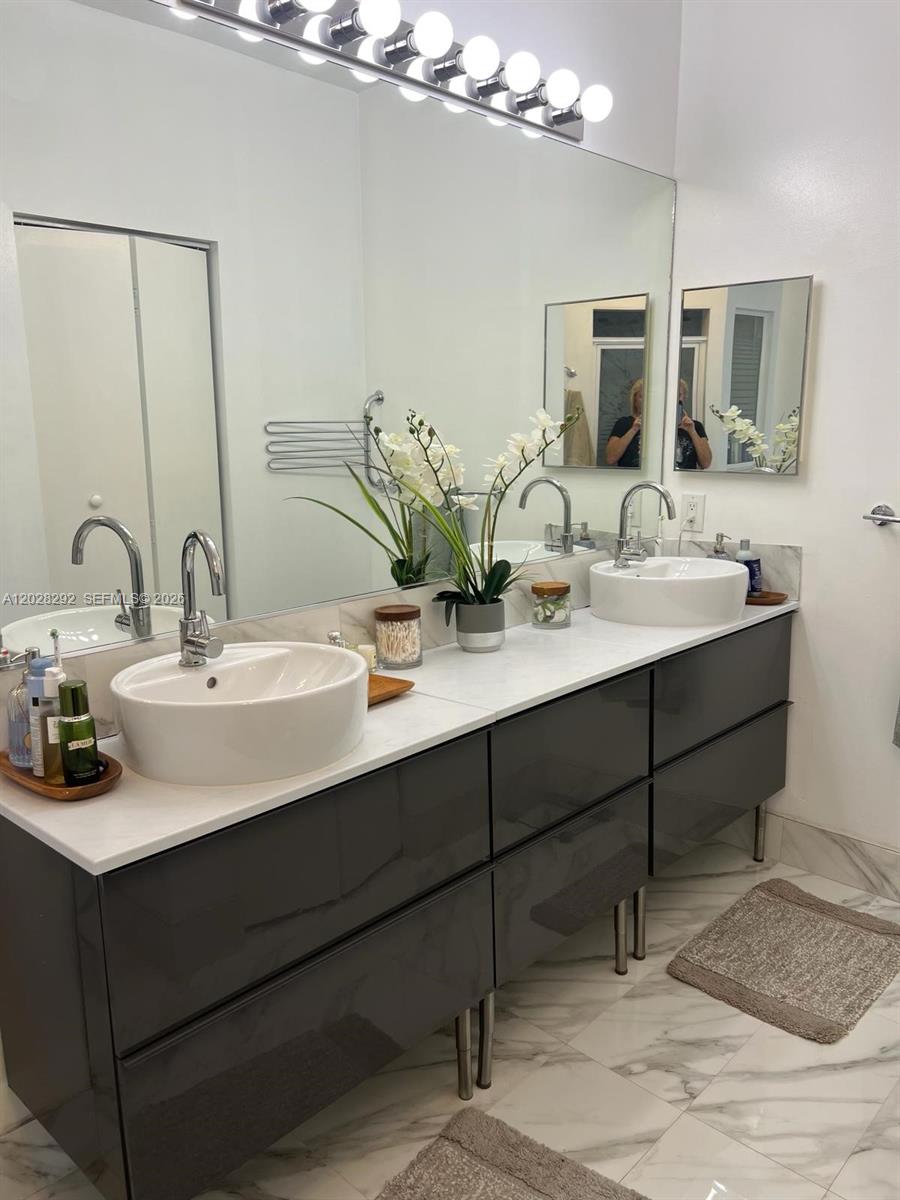 Photo of 1120 Papaya St  (1120), Hollywood, Florida, 33019 - 