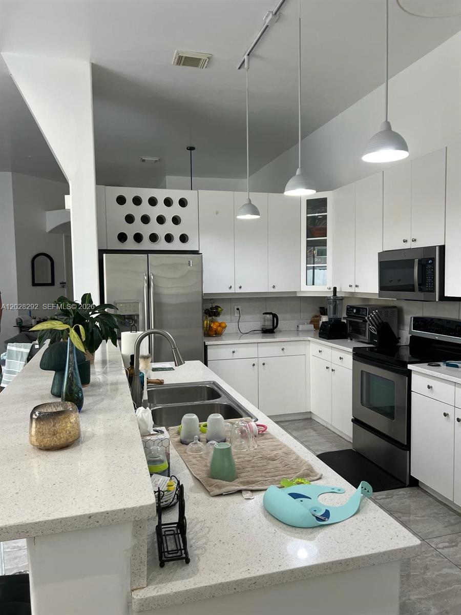 Photo of 1120 Papaya St  (1120), Hollywood, Florida, 33019 - 