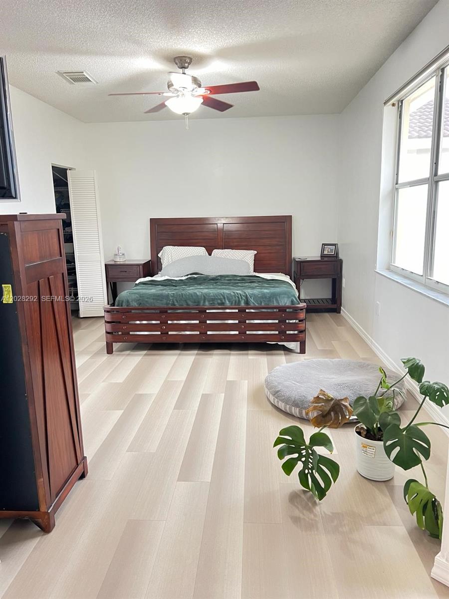 Photo of 1120 Papaya St  (1120), Hollywood, Florida, 33019 - 