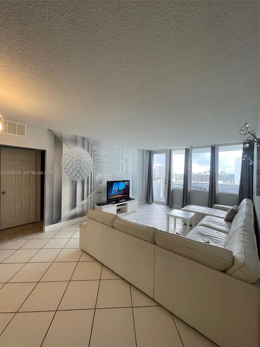Photo of 3725 Ocean Dr  #1219, Hollywood, Florida, 33019 - 