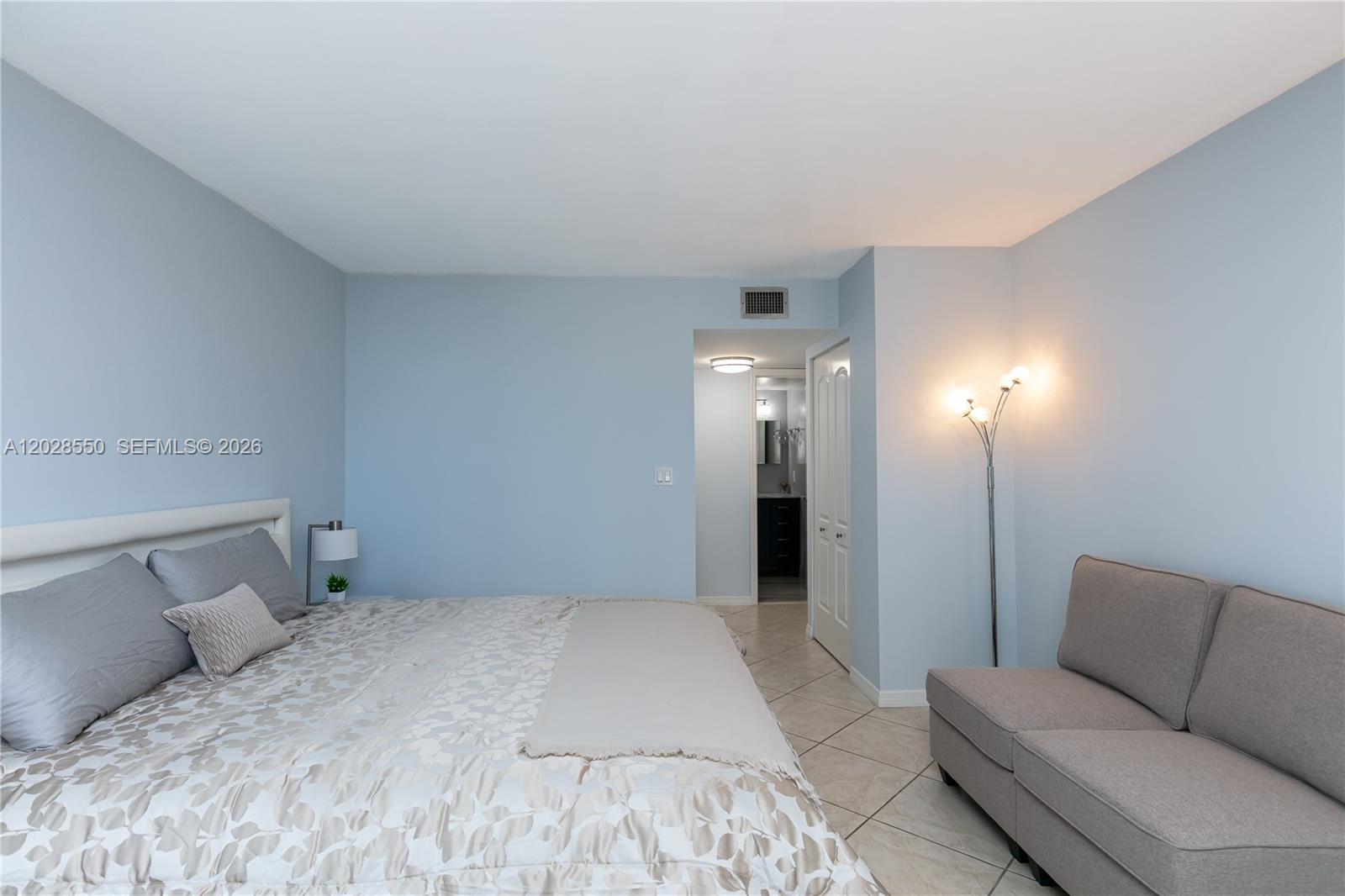 Photo of 2401 Ocean Dr #404, Hollywood, Florida, 33019 -
