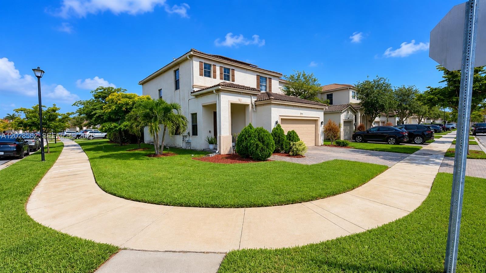 See details 19329 4 / 3 2223 sq. ft. $ 2026-06-01 0 Photo