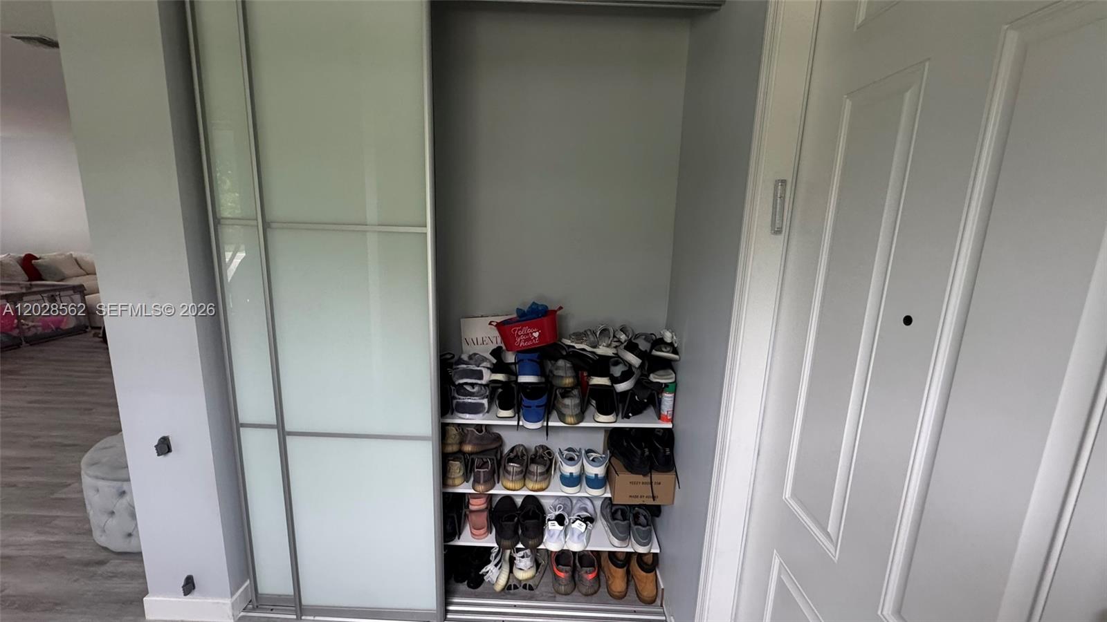 See details 19329 4 / 3 2223 sq. ft. $ 2026-06-01 0 Photo