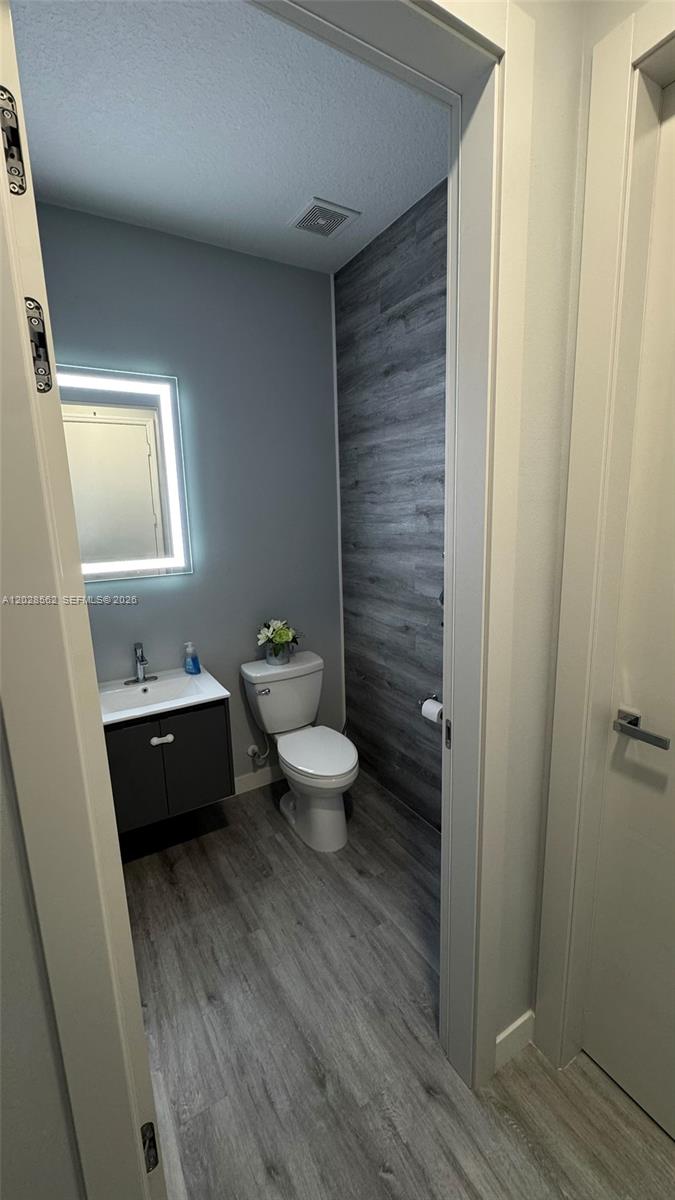 See details 19329 4 / 3 2223 sq. ft. $ 2026-06-01 0 Photo
