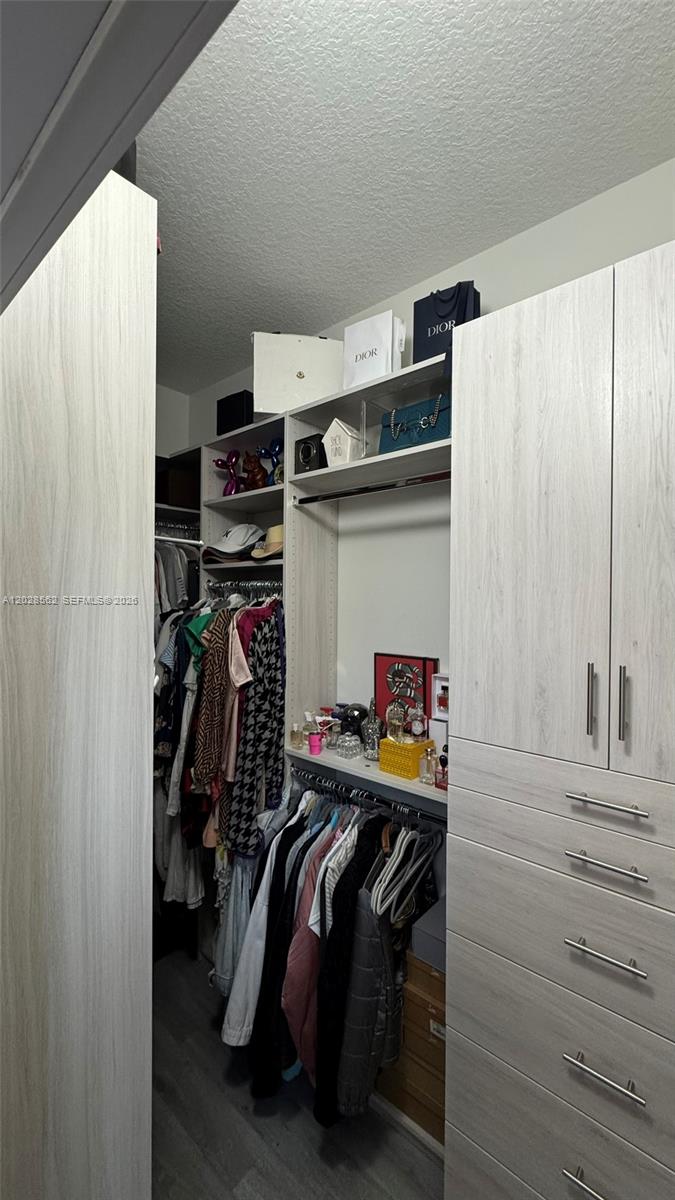 See details 19329 4 / 3 2223 sq. ft. $ 2026-06-01 0 Photo