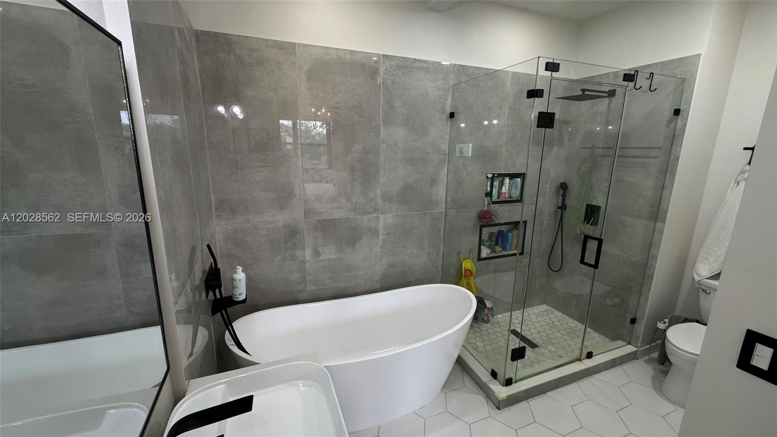 See details 19329 4 / 3 2223 sq. ft. $ 2026-06-01 0 Photo