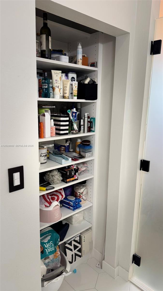 See details 19329 4 / 3 2223 sq. ft. $ 2026-06-01 0 Photo