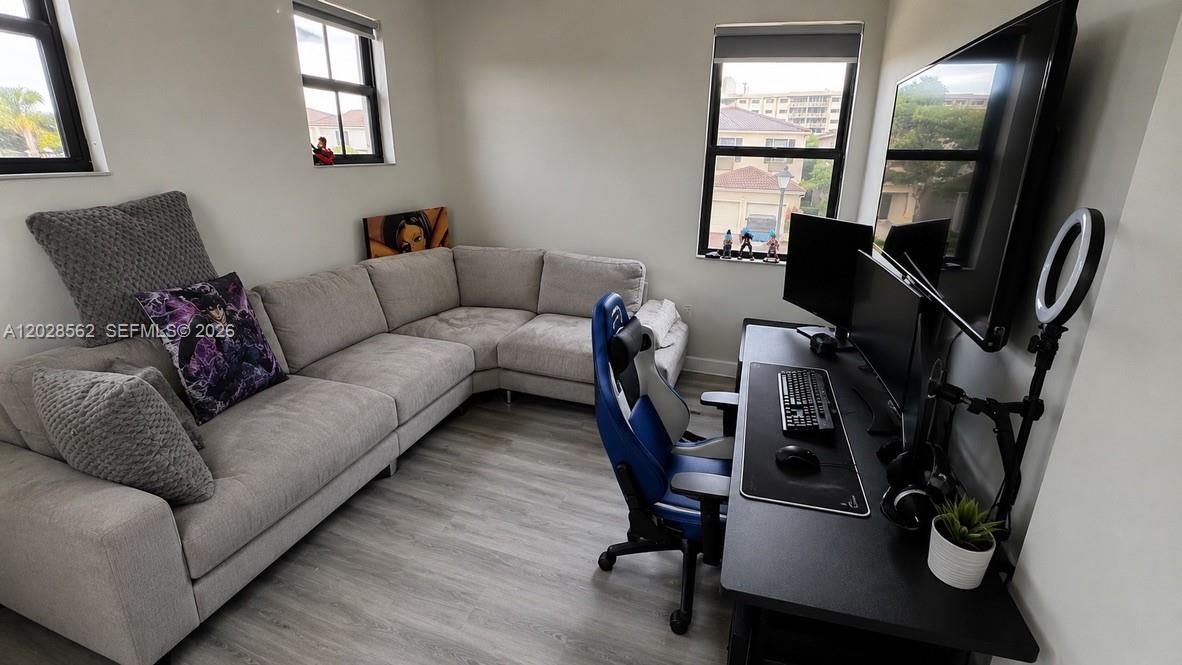 See details 19329 4 / 3 2223 sq. ft. $ 2026-06-01 0 Photo