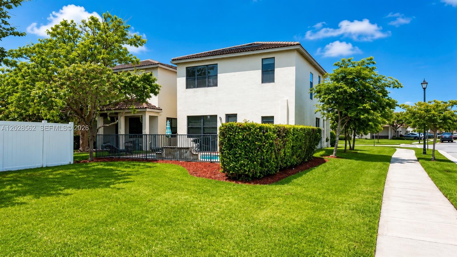 See details 19329 4 / 3 2223 sq. ft. $ 2026-06-01 0 Photo