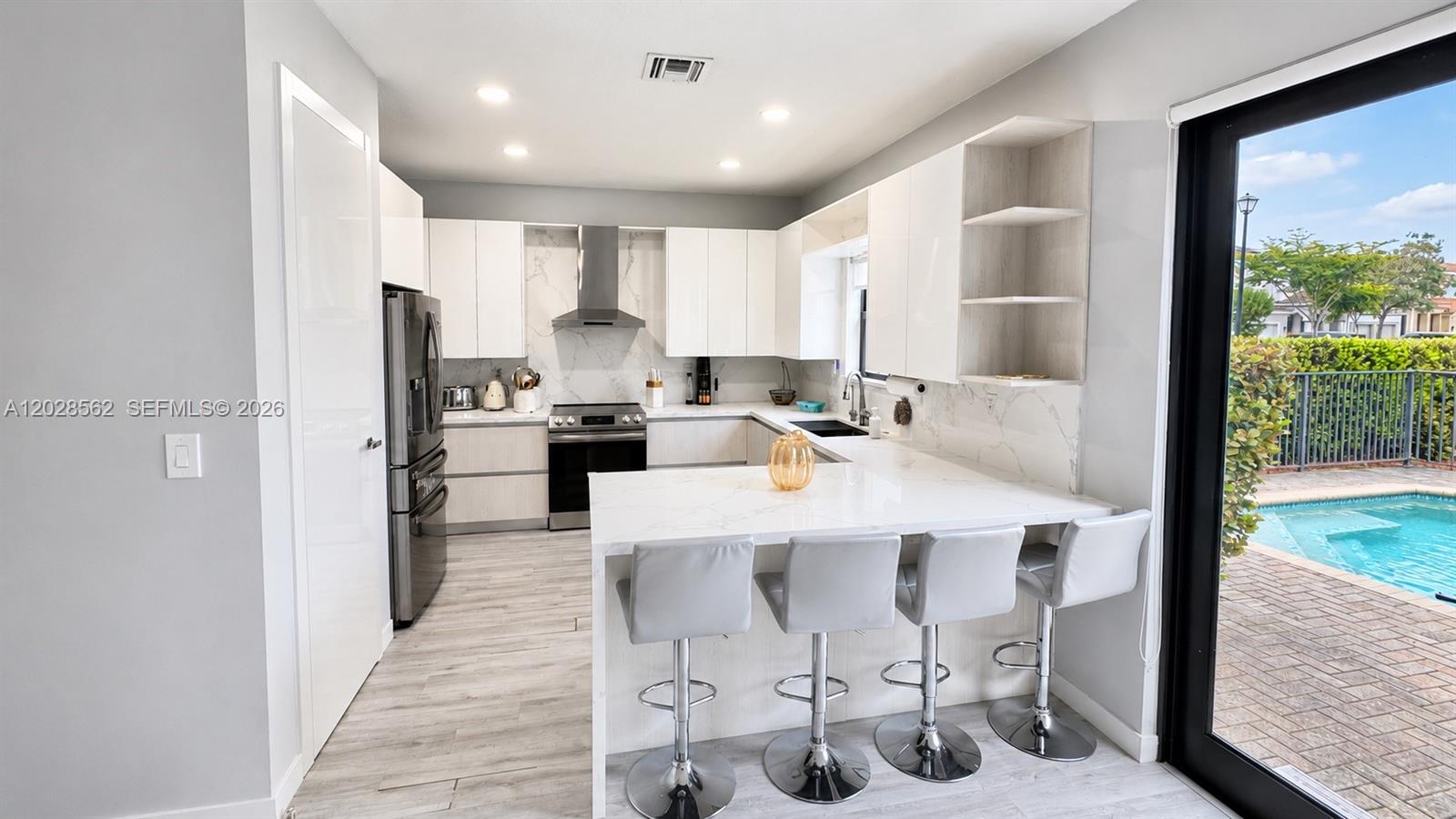 See details 19329 4 / 3 2223 sq. ft. $ 2026-06-01 0 Photo