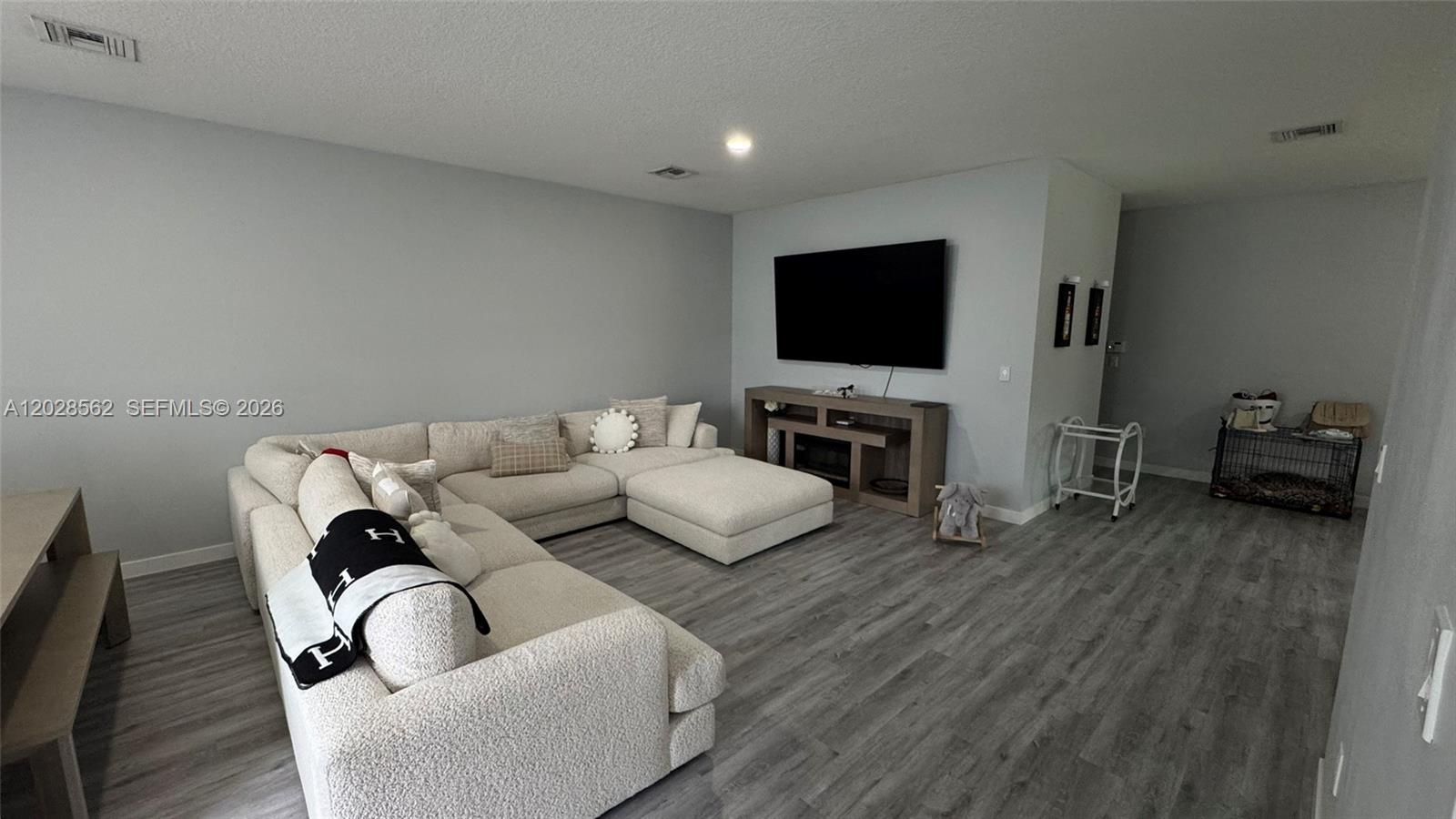 See details 19329 4 / 3 2223 sq. ft. $ 2026-06-01 0 Photo