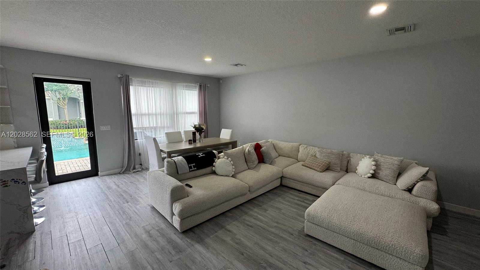 See details 19329 4 / 3 2223 sq. ft. $ 2026-06-01 0 Photo
