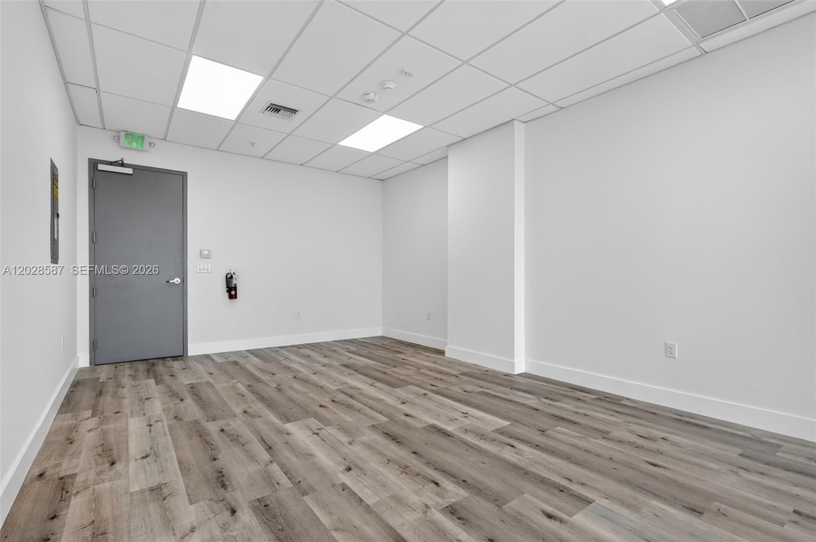 1006  /   sq. ft. $ 2026-06-01 0 Photo
