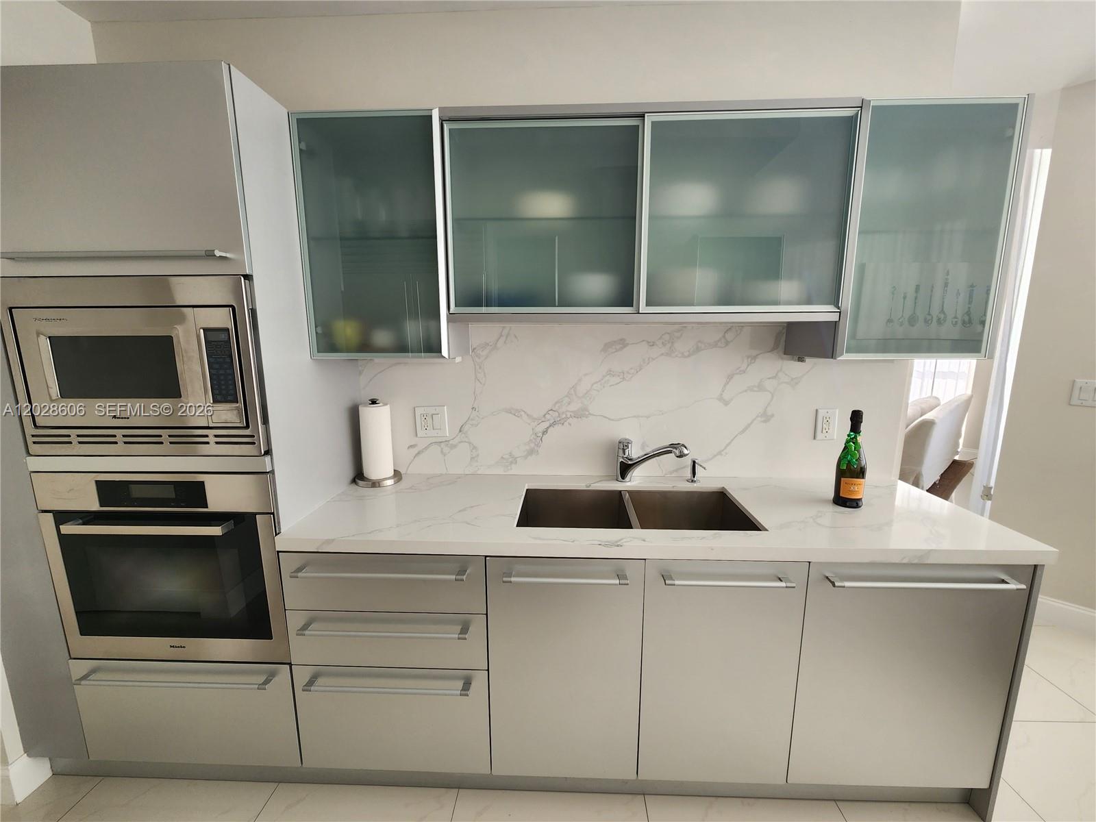 Ver detalles 4101A 2 / 2 1289 sq. ft. $ 2026-06-01 0 foto