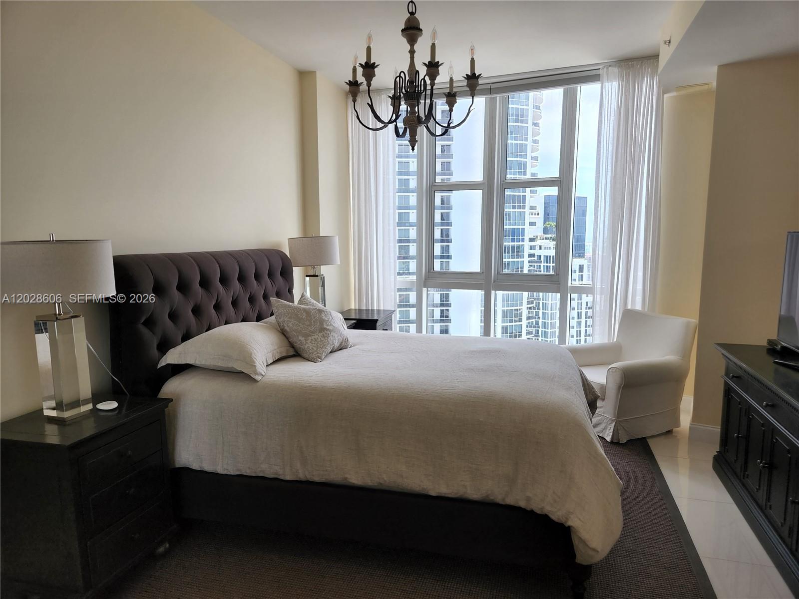 Ver detalles 4101A 2 / 2 1289 sq. ft. $ 2026-06-01 0 foto