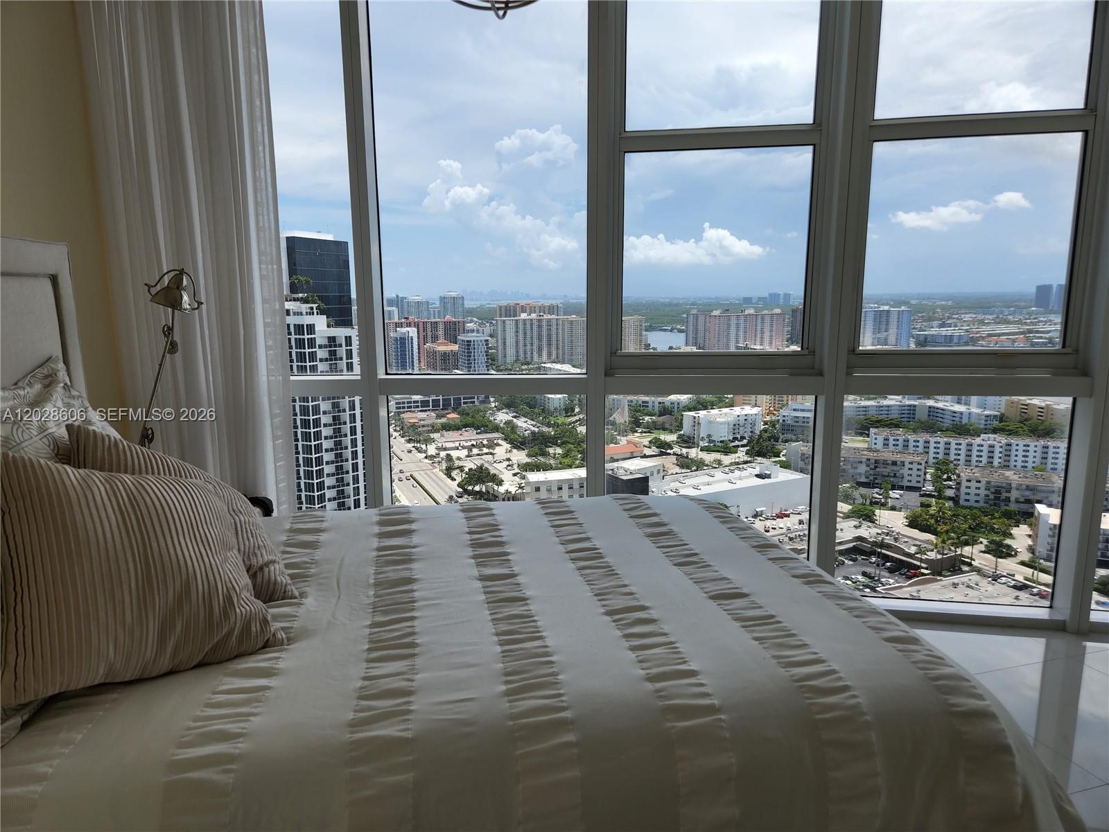 Ver detalles 4101A 2 / 2 1289 sq. ft. $ 2026-06-01 0 foto