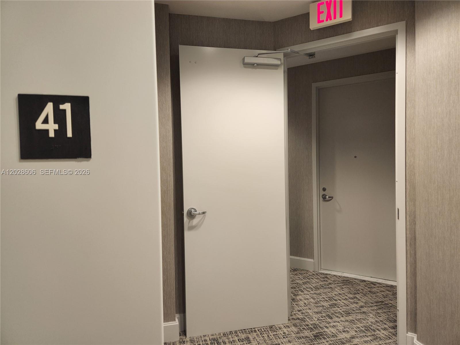 Ver detalles 4101A 2 / 2 1289 sq. ft. $ 2026-06-01 0 foto