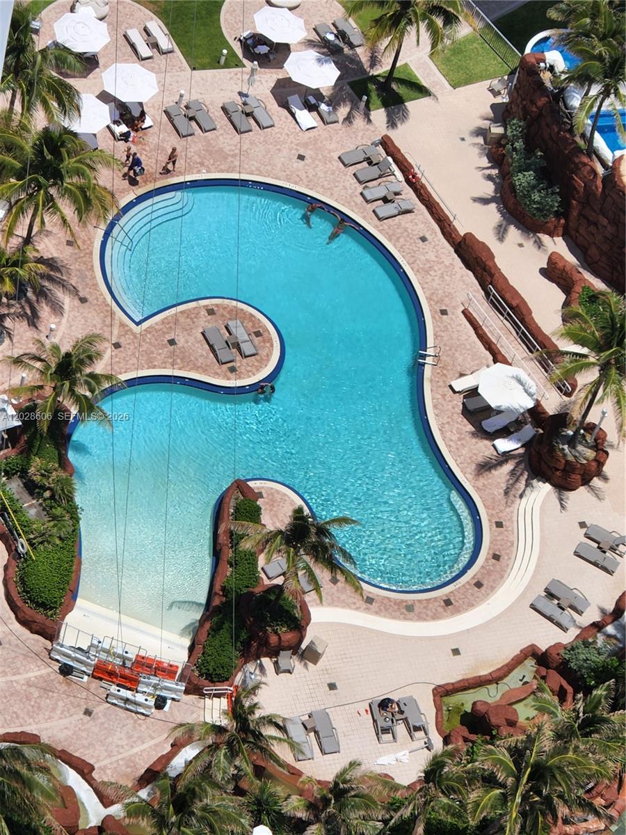 Ver detalles 4101A 2 / 2 1289 sq. ft. $ 2026-06-01 0 foto