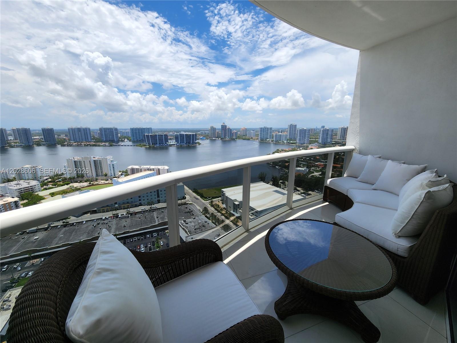 Ver detalles 4101A 2 / 2 1289 sq. ft. $ 2026-06-01 0 foto