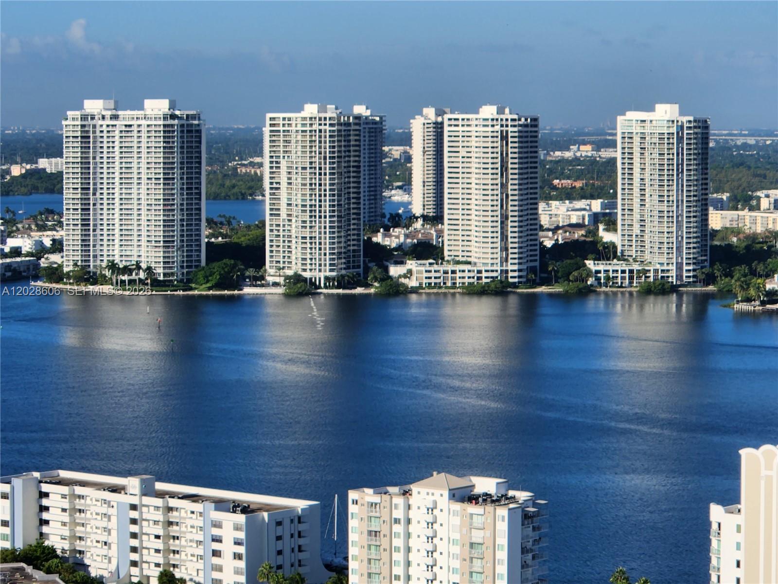Ver detalles 4101A 2 / 2 1289 sq. ft. $ 2026-06-01 0 foto