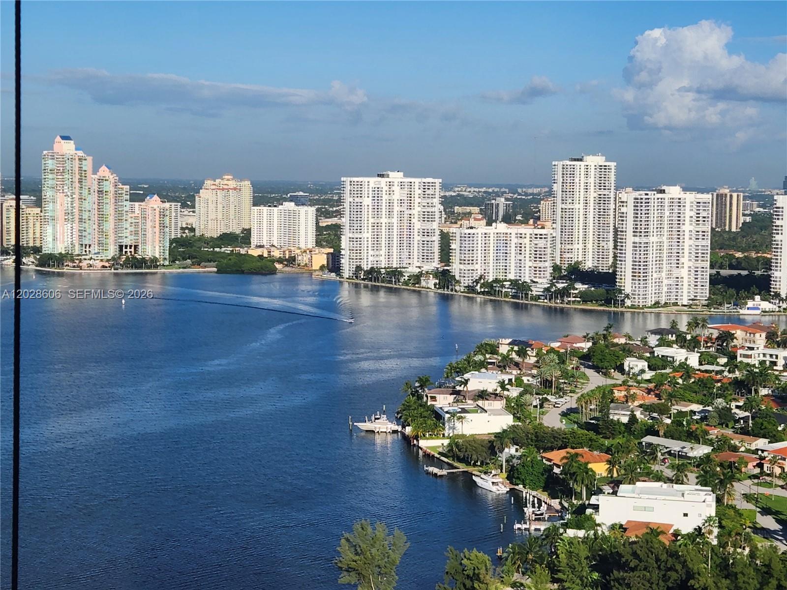 Ver detalles 4101A 2 / 2 1289 sq. ft. $ 2026-06-01 0 foto