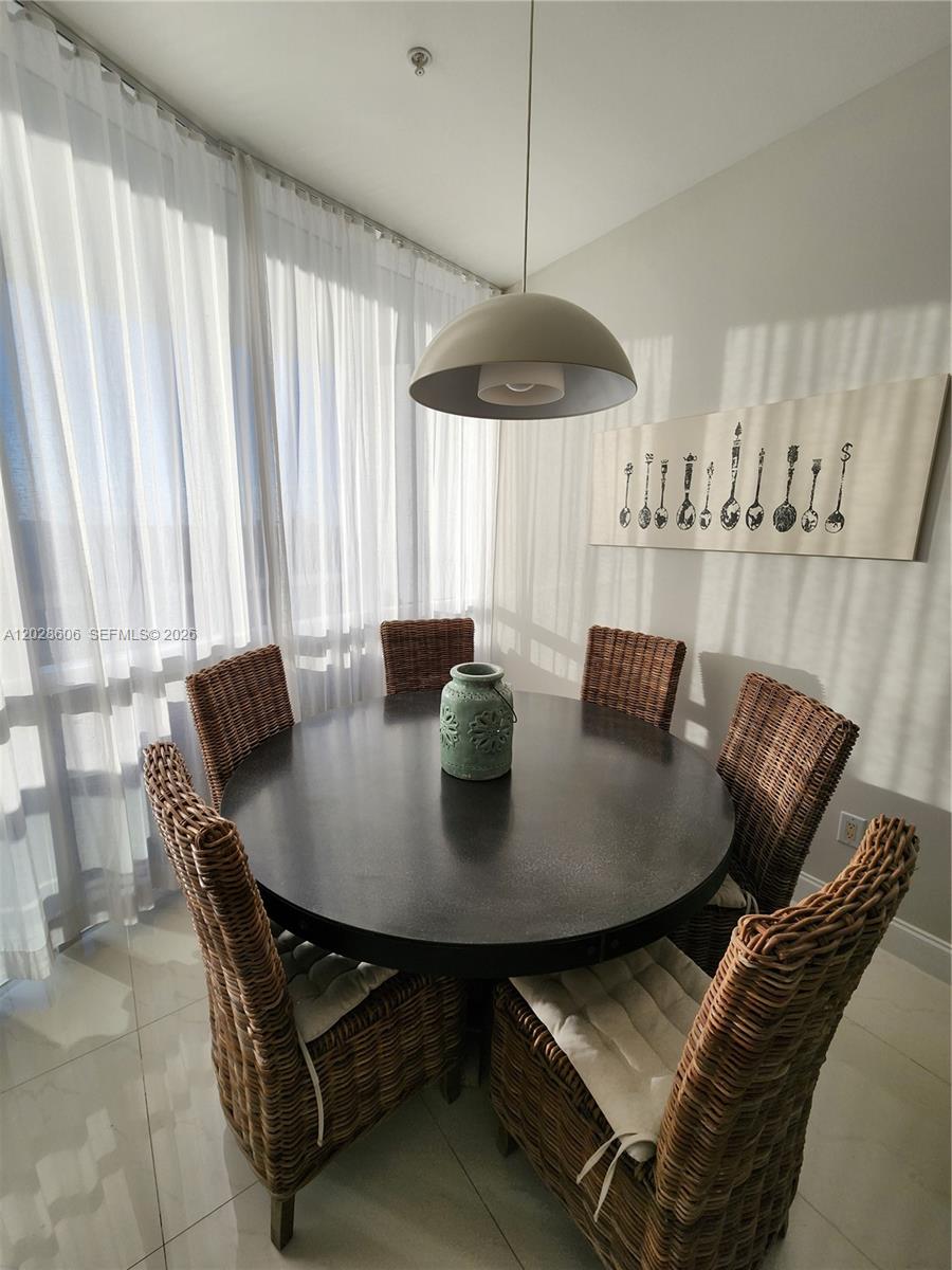 Ver detalles 4101A 2 / 2 1289 sq. ft. $ 2026-06-01 0 foto