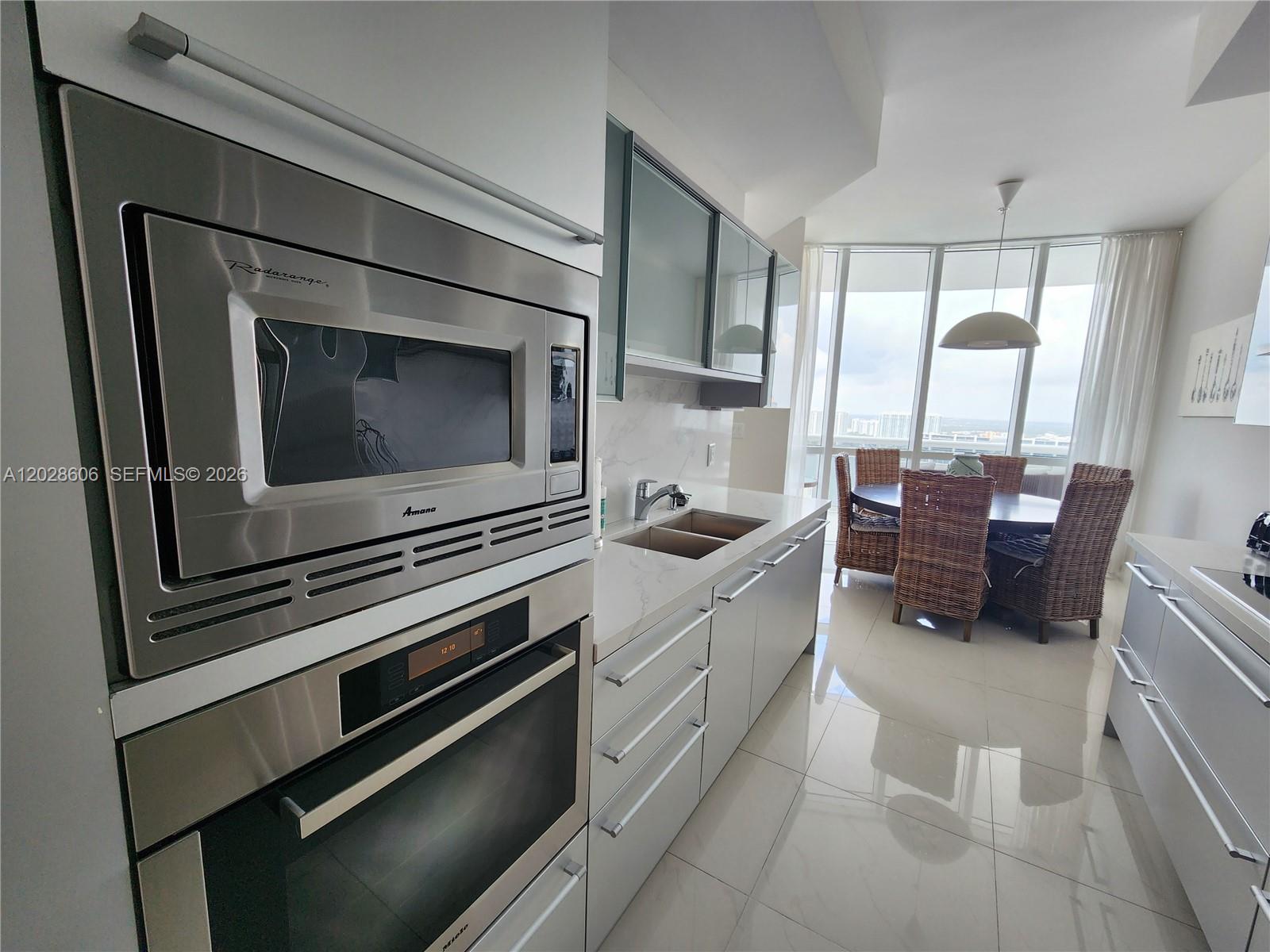 Ver detalles 4101A 2 / 2 1289 sq. ft. $ 2026-06-01 0 foto