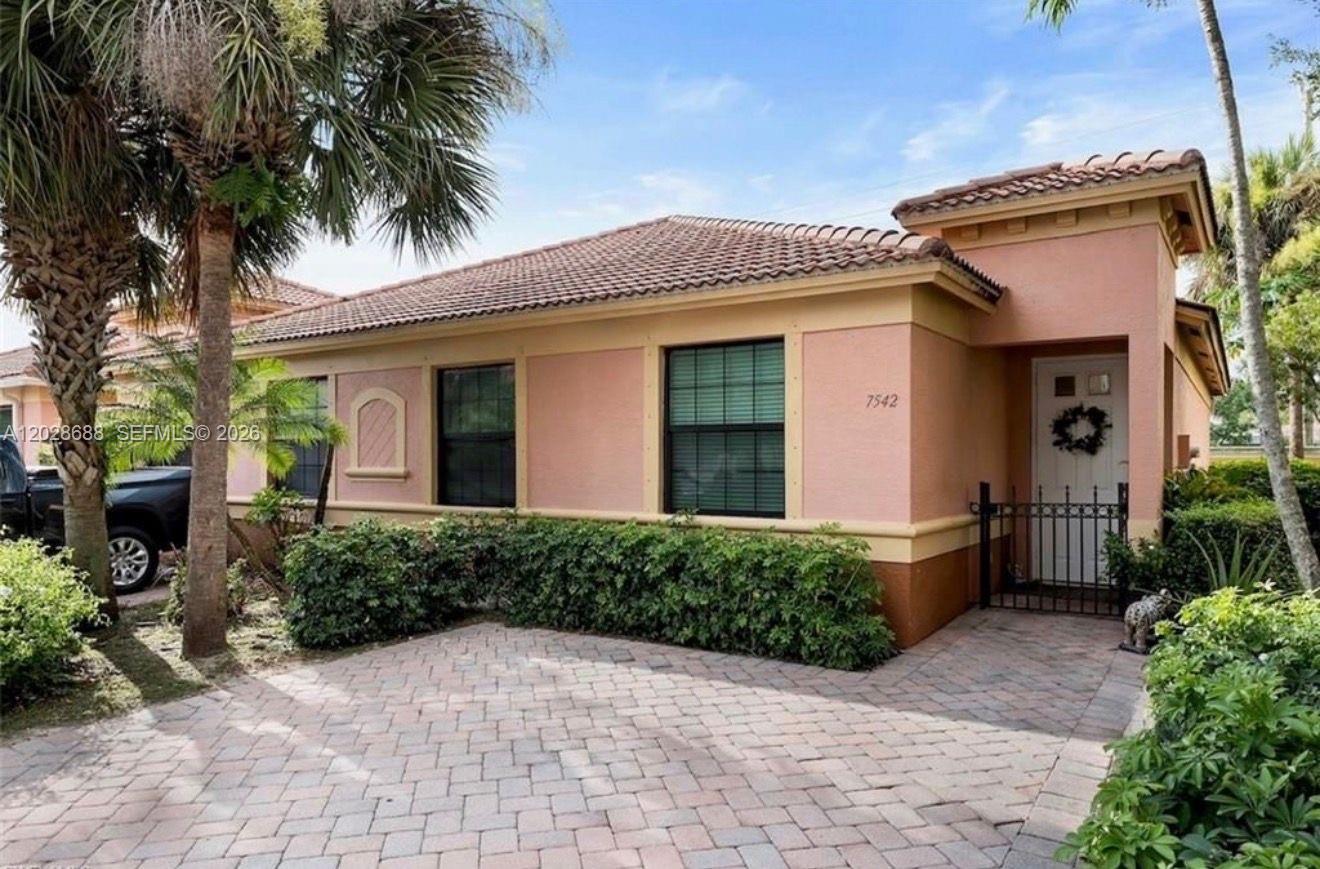 7542 3 / 2 1268 sq. ft. $ 2026-06-01 0 foto