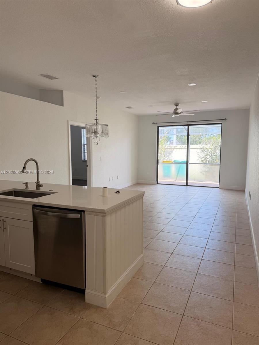 7542 3 / 2 1268 sq. ft. $ 2026-06-01 0 foto