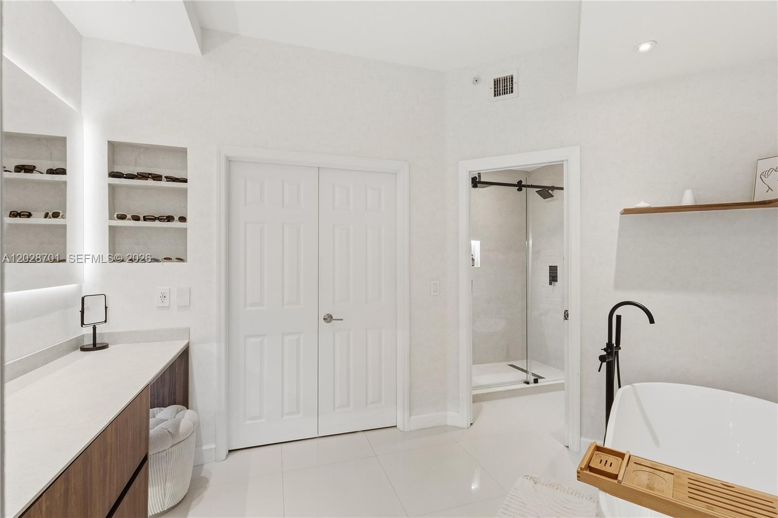 Photo of 3500 Mystic Pointe Dr  #104, Aventura, Florida, 33180 - 