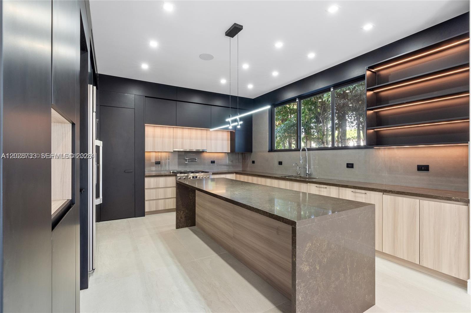  /  4390 sq. ft. $ 2026-06-01 0 foto