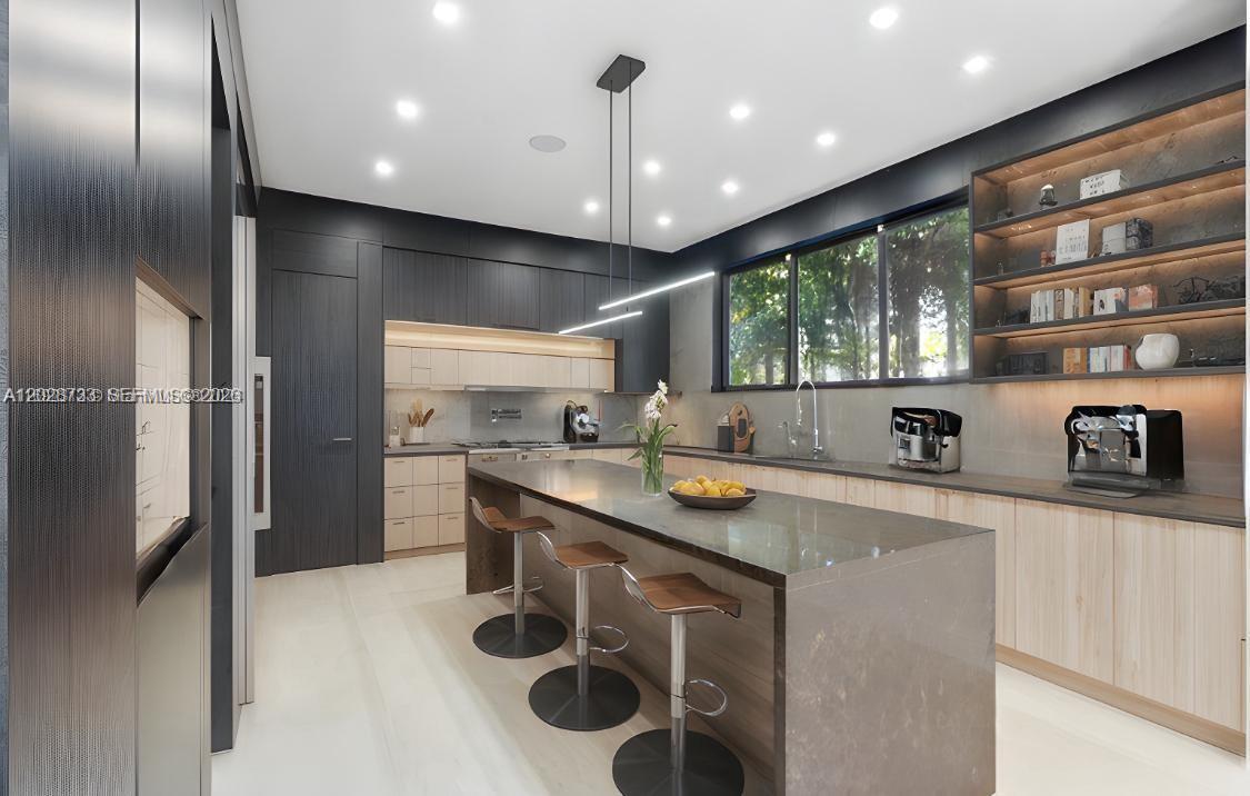   /  4390 sq. ft. $ 2026-06-01 0 foto