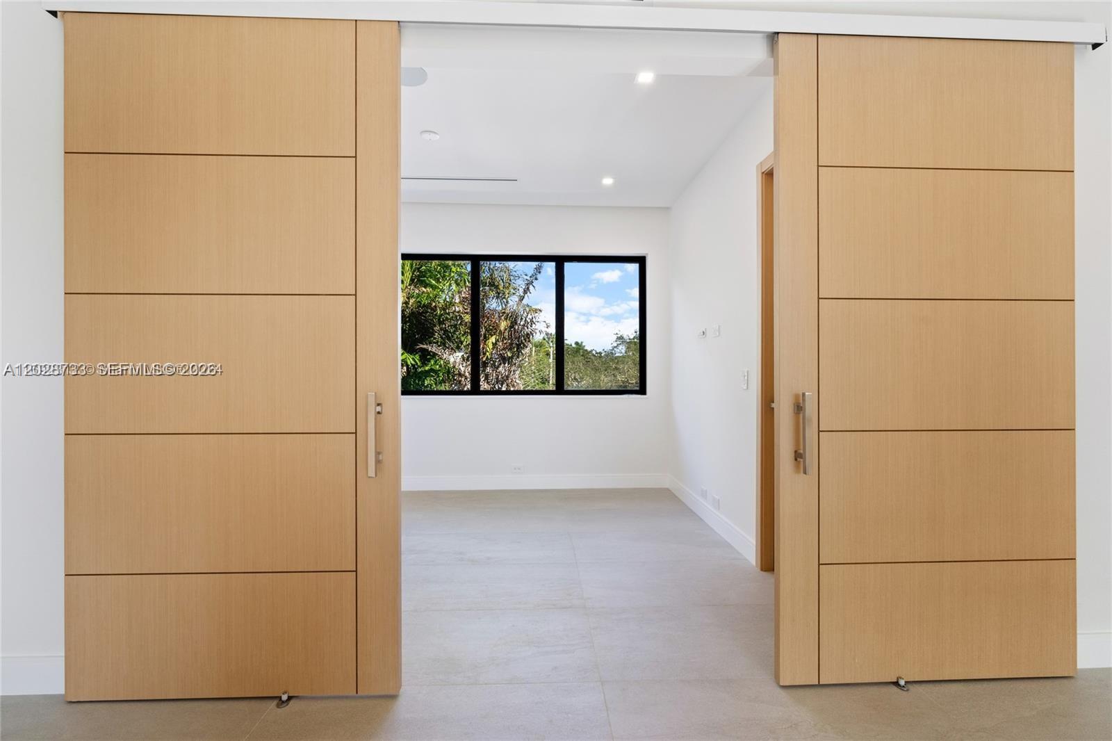  /  4390 sq. ft. $ 2026-06-01 0 foto