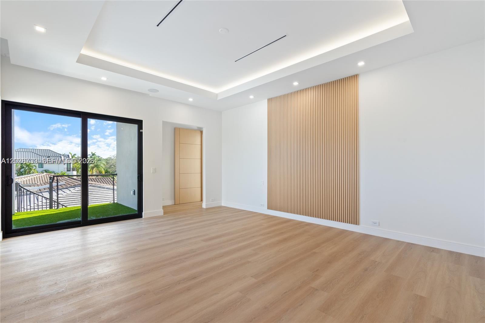   /  4390 sq. ft. $ 2026-06-01 0 foto