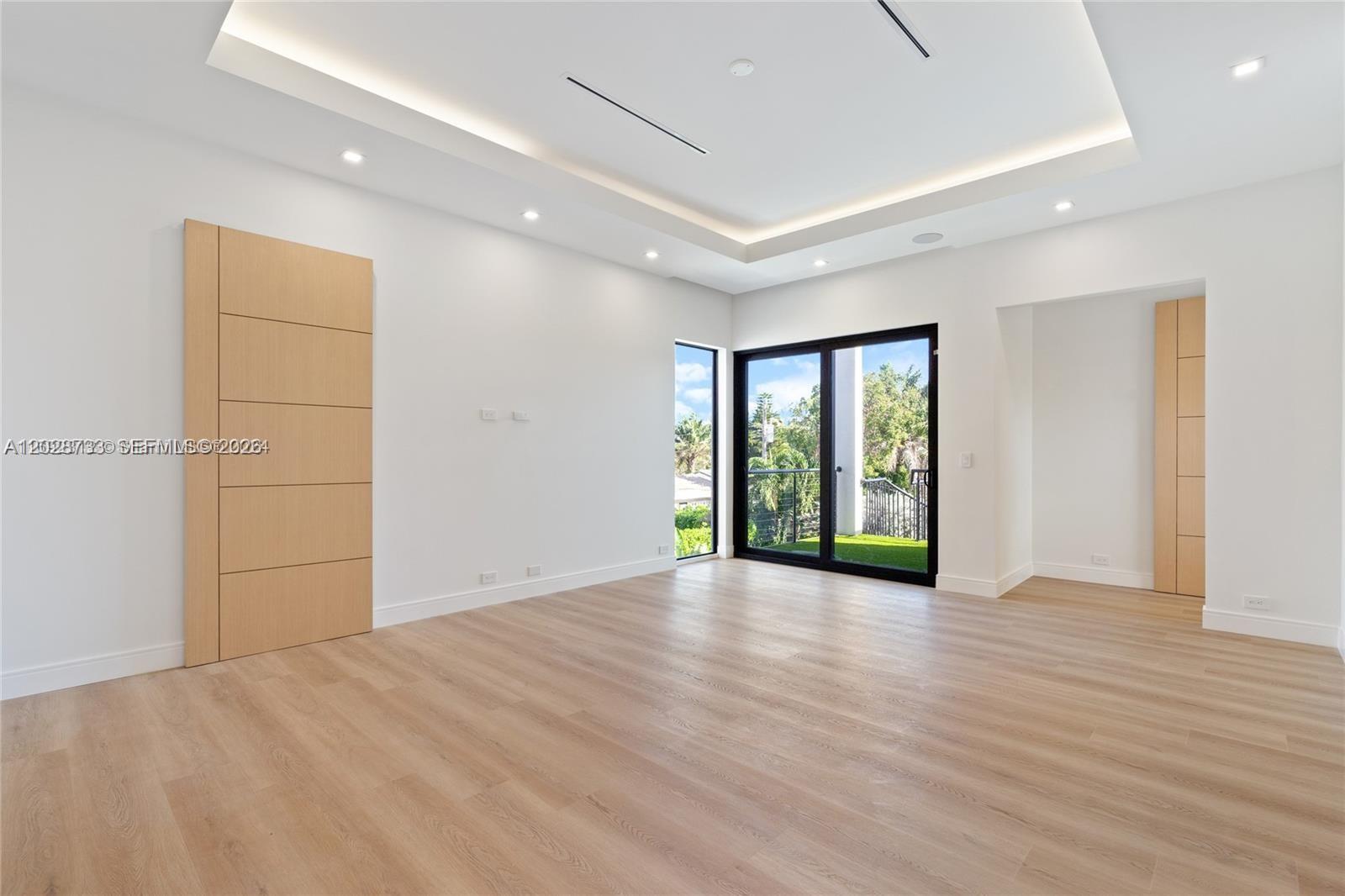   /  4390 sq. ft. $ 2026-06-01 0 foto