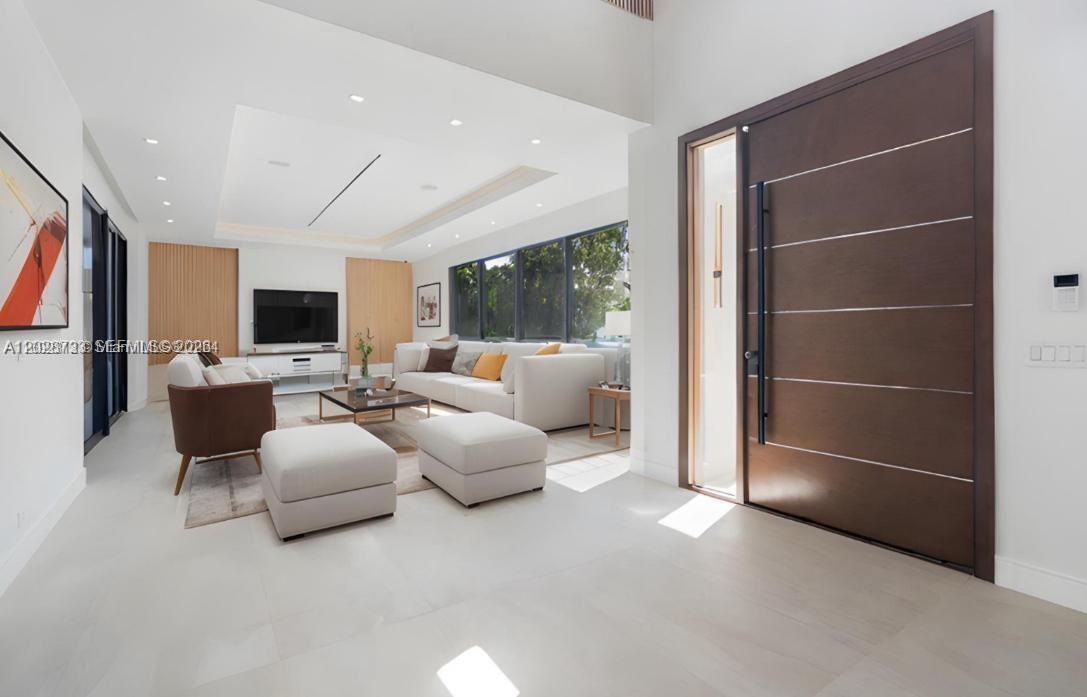   /  4390 sq. ft. $ 2026-06-01 0 foto