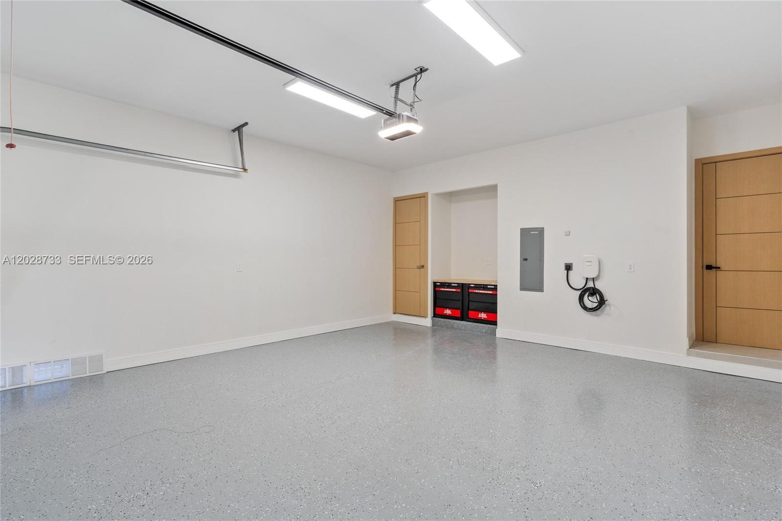   /  4390 sq. ft. $ 2026-06-01 0 foto