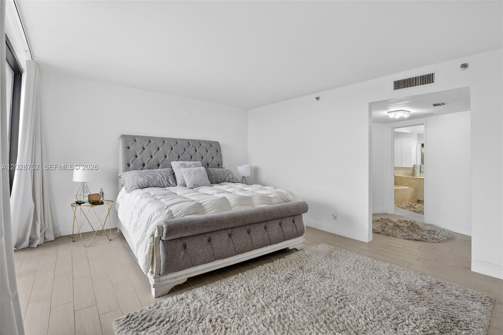 Ver detalles 503 3 / 3 1840 sq. ft. $ 2026-06-01 0 foto