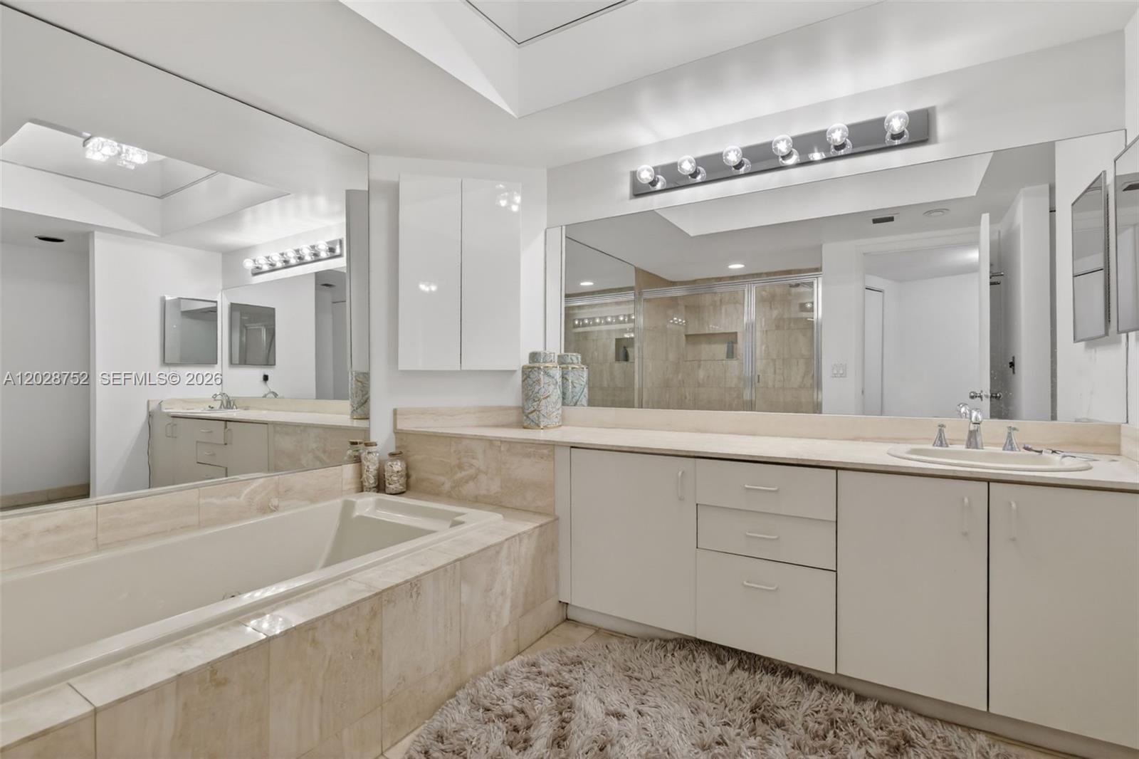 Ver detalles 503 3 / 3 1840 sq. ft. $ 2026-06-01 0 foto