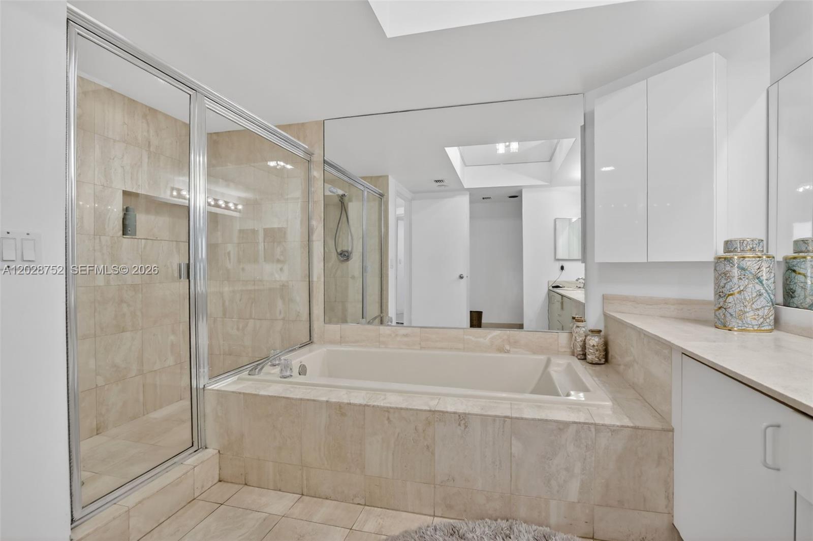 Ver detalles 503 3 / 3 1840 sq. ft. $ 2026-06-01 0 foto