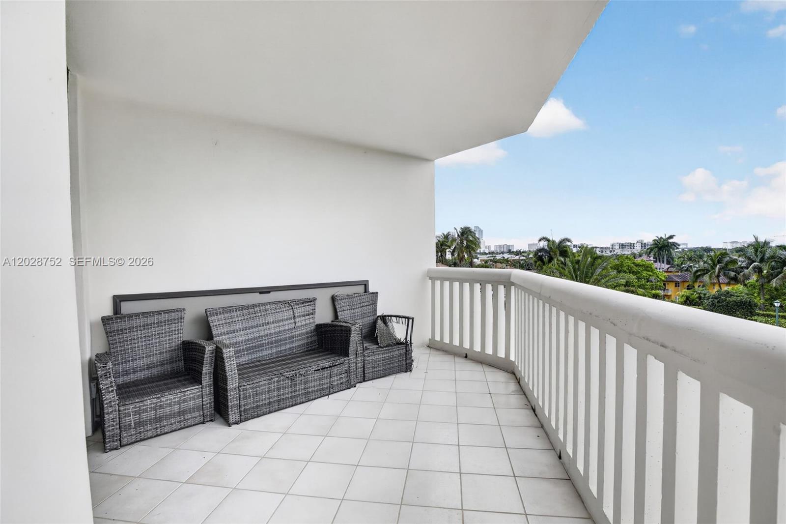 Ver detalles 503 3 / 3 1840 sq. ft. $ 2026-06-01 0 foto