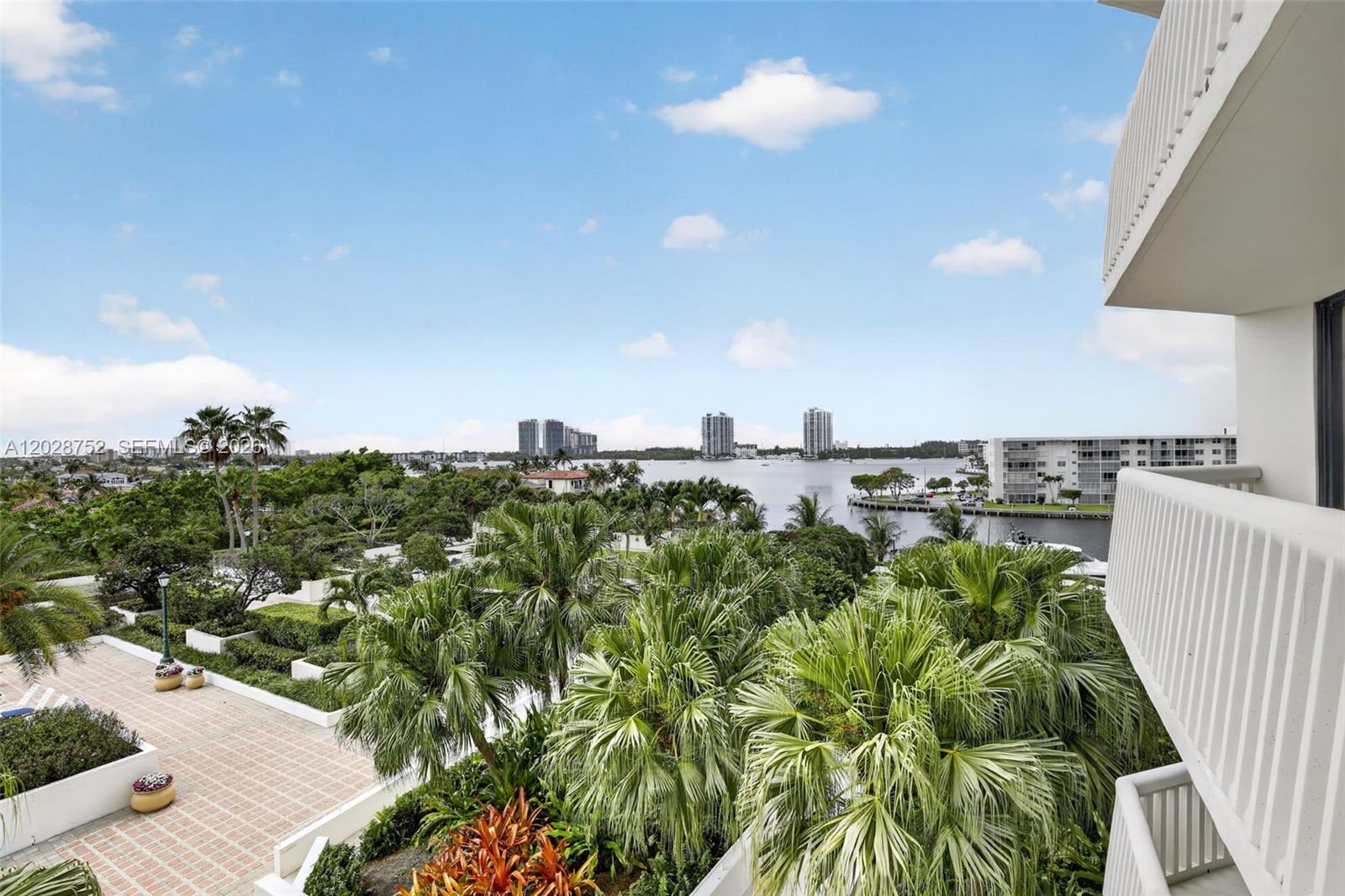 Ver detalles 503 3 / 3 1840 sq. ft. $ 2026-06-01 0 foto