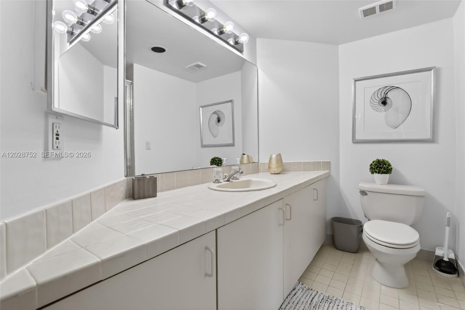 Ver detalles 503 3 / 3 1840 sq. ft. $ 2026-06-01 0 foto