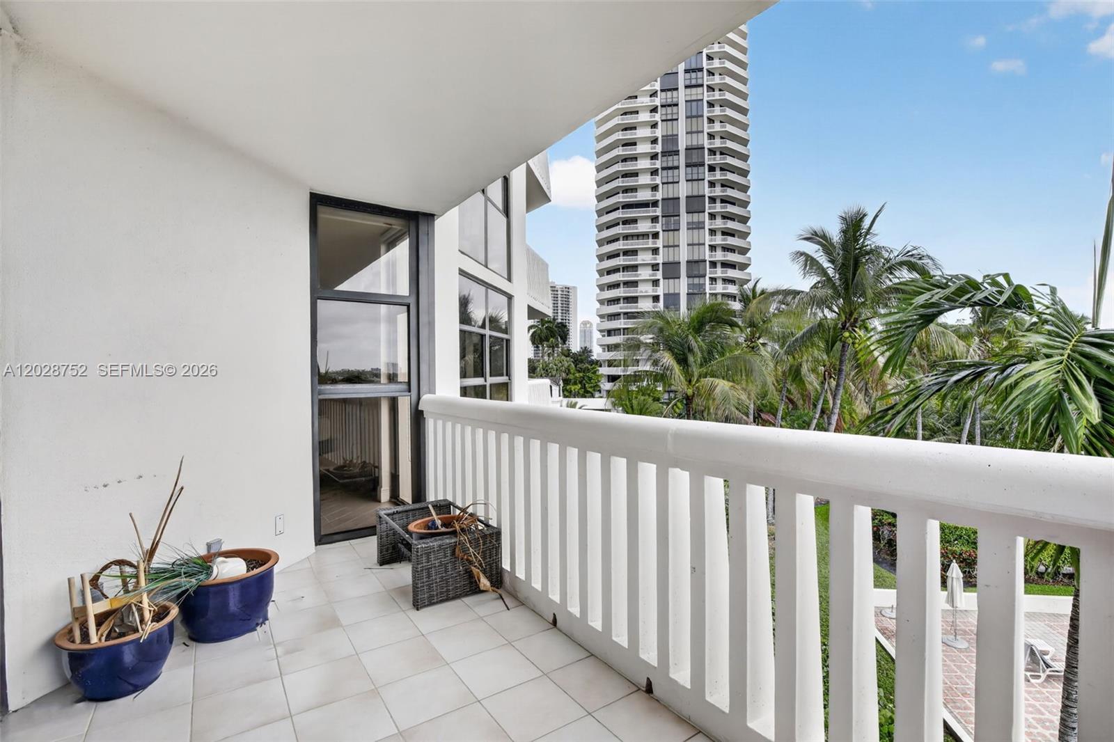 Ver detalles 503 3 / 3 1840 sq. ft. $ 2026-06-01 0 foto