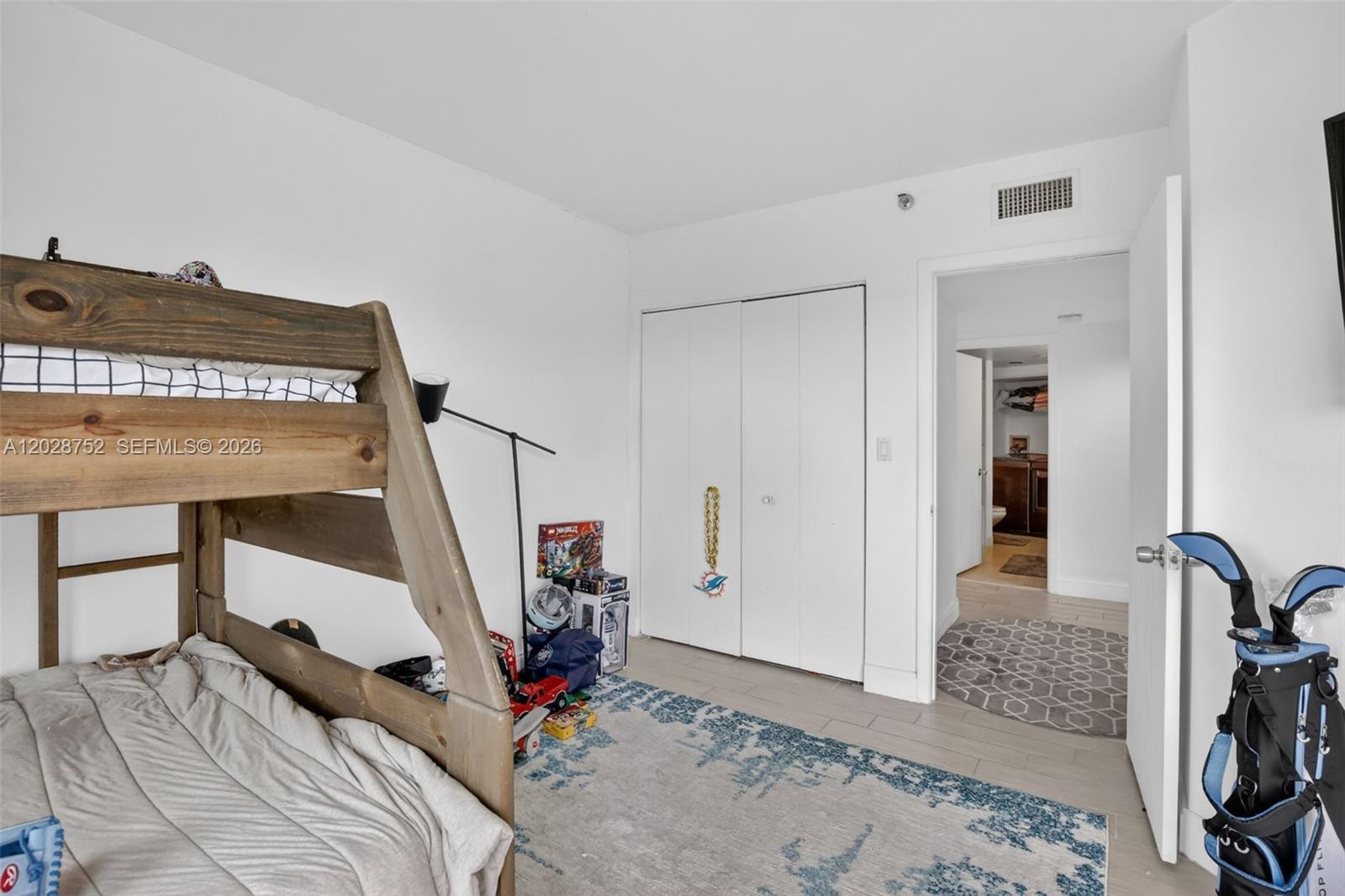 Ver detalles 503 3 / 3 1840 sq. ft. $ 2026-06-01 0 foto