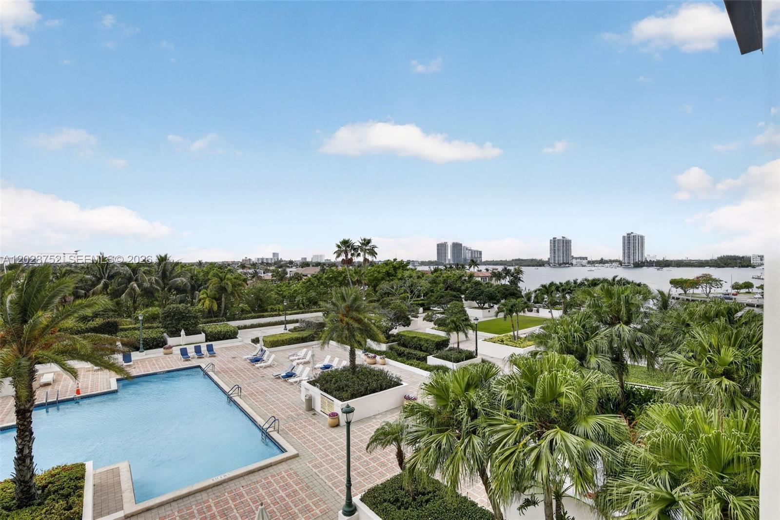 Ver detalles 503 3 / 3 1840 sq. ft. $ 2026-06-01 0 foto