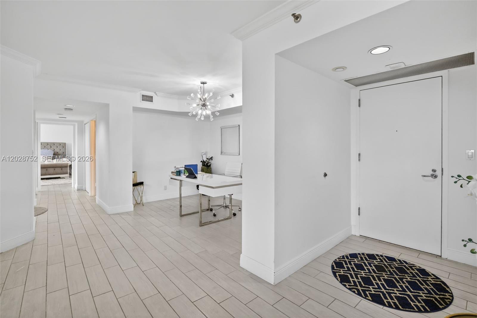 Ver detalles 503 3 / 3 1840 sq. ft. $ 2026-06-01 0 foto